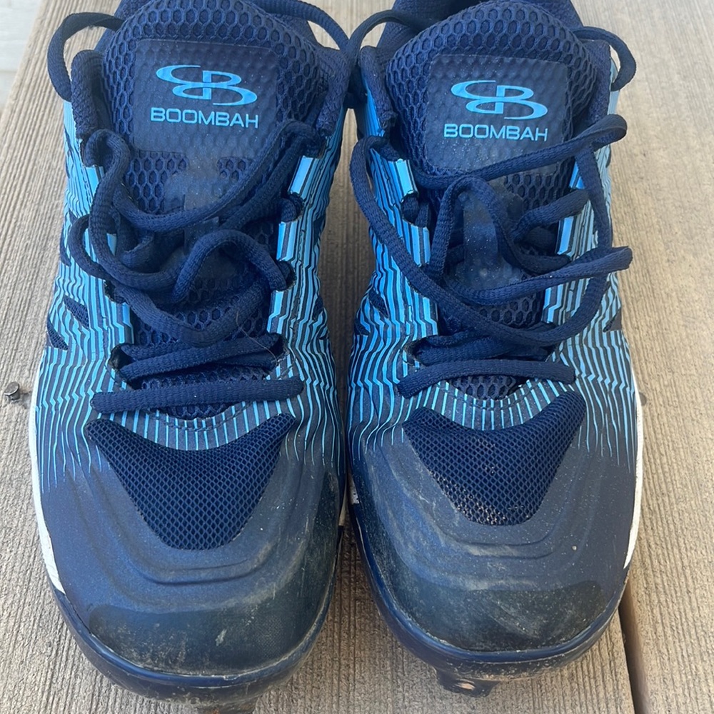 Men’s baseball cleats 9.5